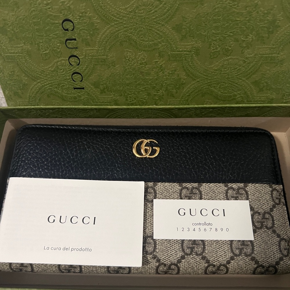 **SOLD** Authentic GUCCI Marmont GG Supreme Zip Around Wallet